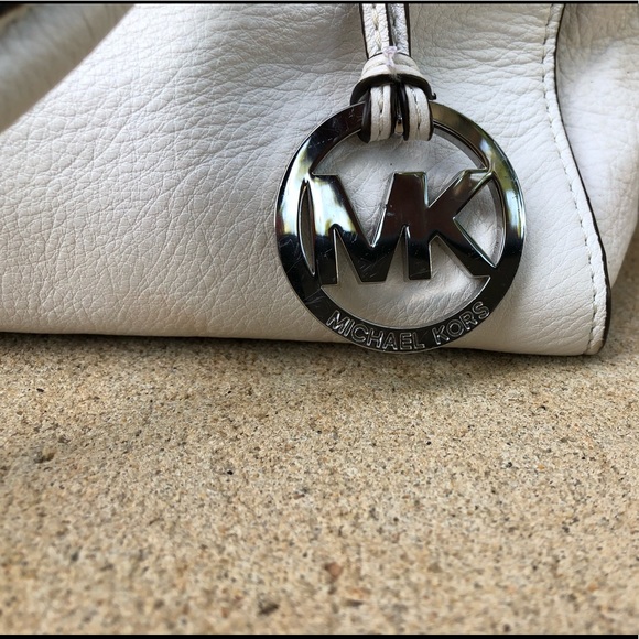Attractive White Michael Kors Tote - Picture 5 of 10